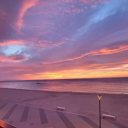 Beachfront * 托里代巴拉